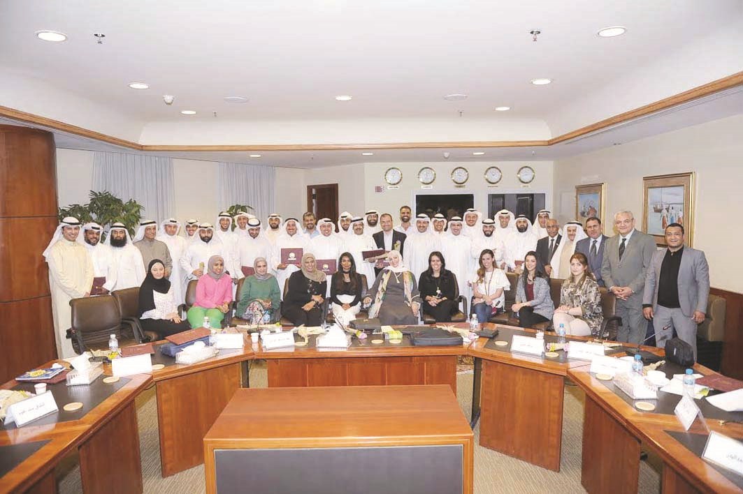 u0645u0633u0624u0648u0644u0648 u0627u0644u0645u0631u0643u0632 u0645u0639 u0627u0644u062eu0631u064au062cu064au0646 u0627u0644u062cu062fu062f       (u062au0635u0648u064au0631 u0643u0631u0645 u0630u064au0627u0628)