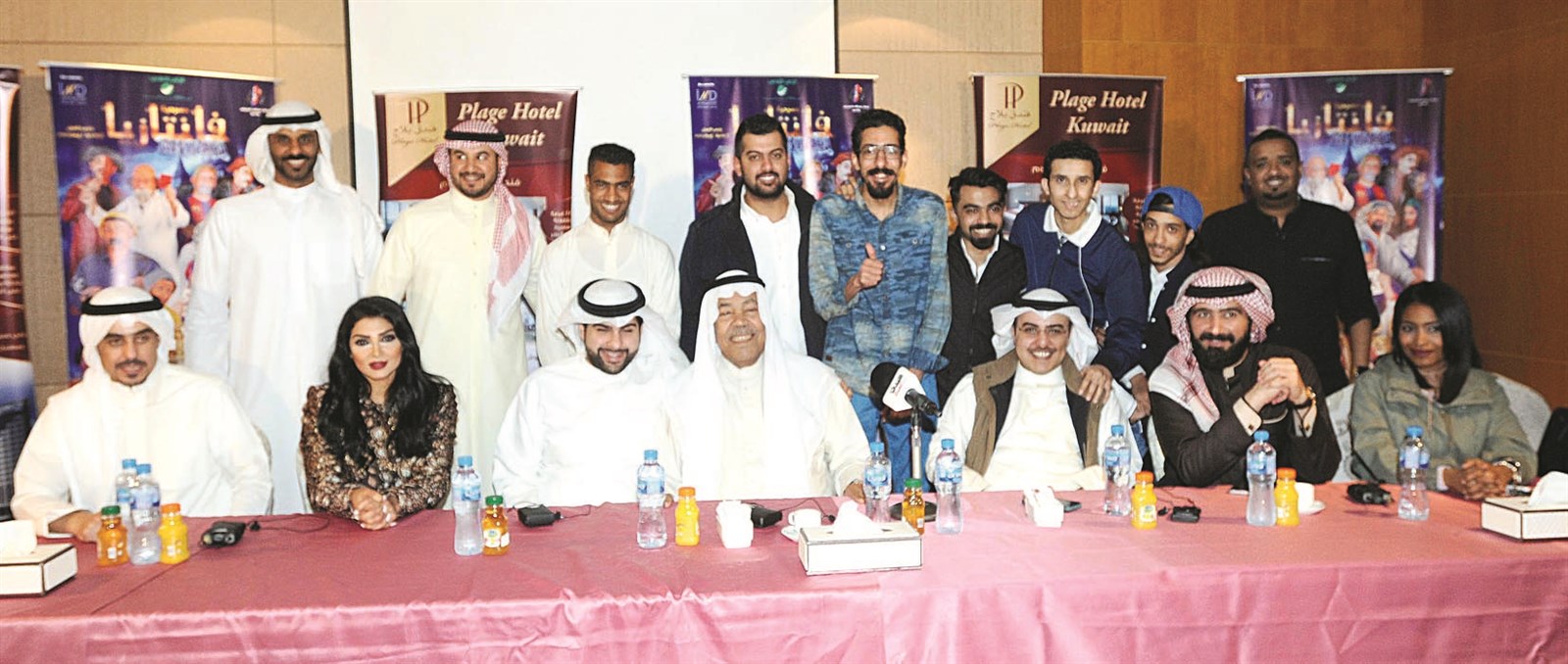 u0627u0644u0641u0631u062c u0645u062au0648u0633u0637u0627u064b u0641u0631u064au0642 u0639u0645u0644 u00abu0641u0627u0646u062au0627u0632u064au0627u00bb u062eu0644u0627u0644 u0627u0644u0645u0624u062au0645u0631 u0627u0644u0635u062du0627u0641u064a (u062au0635u0648u064au0631 u0643u0631u0645 u0630u064au0627u0628)