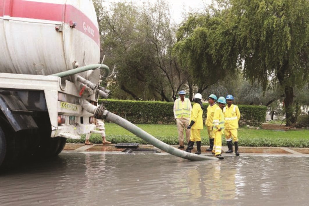 شفط المياه من شوارع أبوظبي
