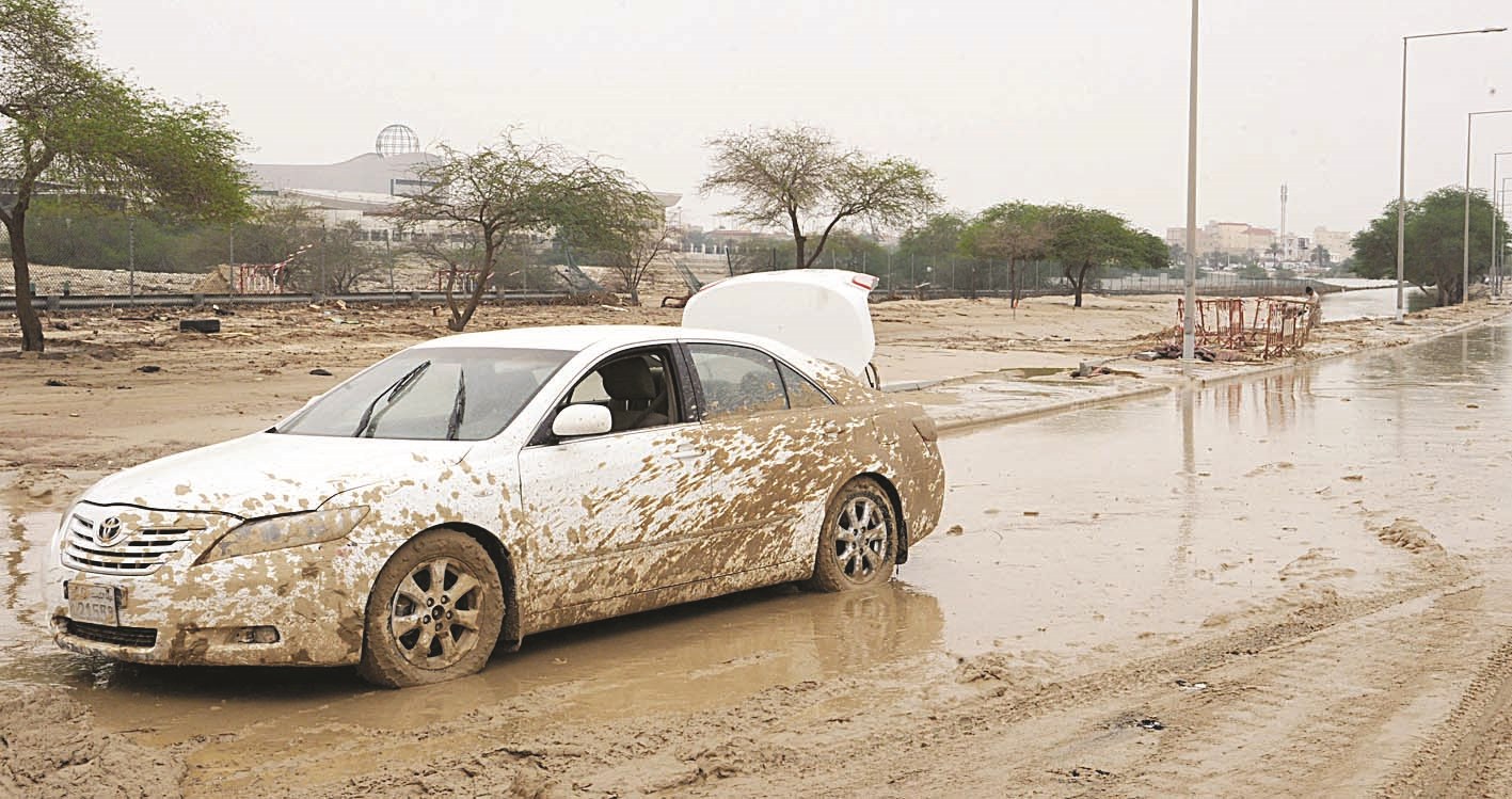 سيارة خرجت من معركة المطر خاسرة!