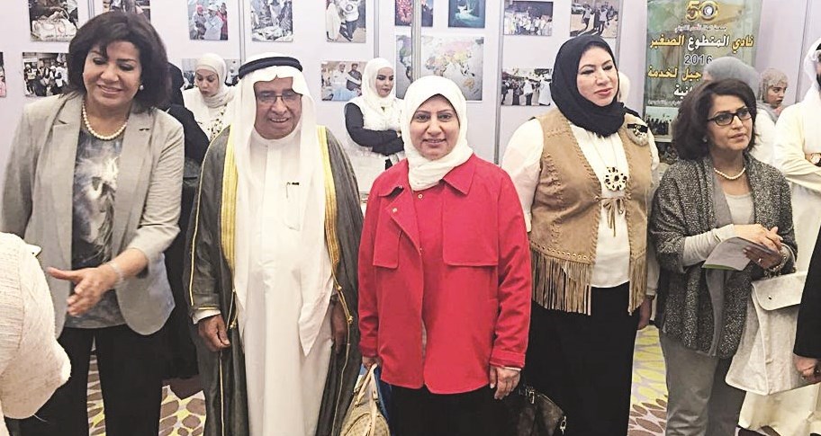 u062cu0648u0644u0629 u0641u064a u0627u0644u0645u0639u0631u0636 u0627u0644u0645u0635u0627u062du0628 u0644u0644u0645u0644u062au0642u0649    (u062au0635u0648u064au0631 u0628u0633u0627u0645 u0632u064au062fu0627u0646)