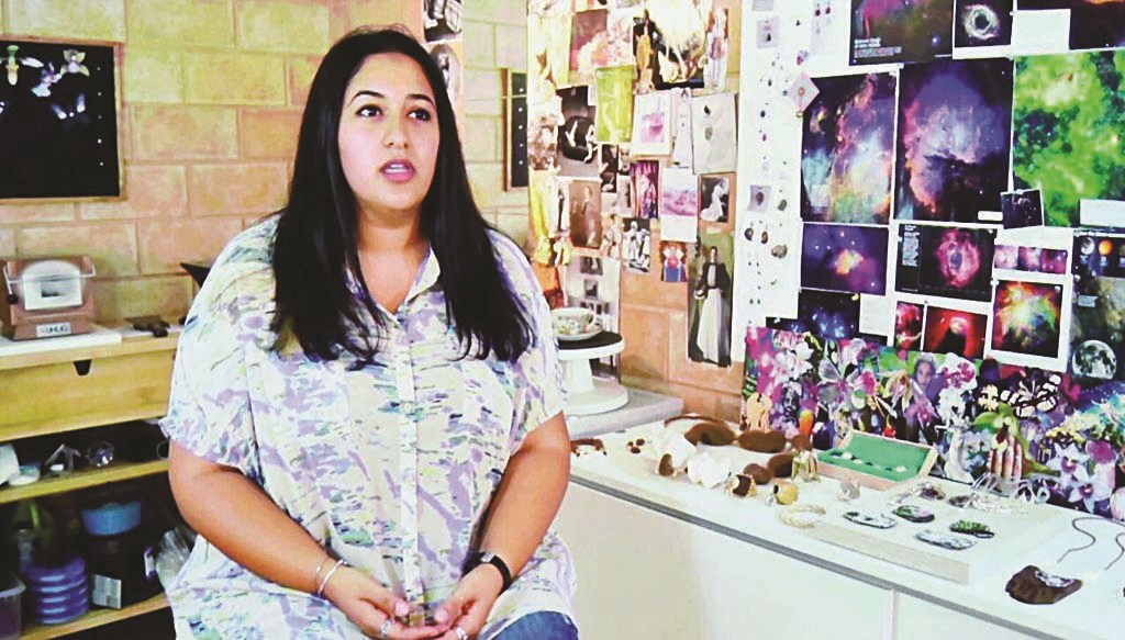 مشهد من «في الخارج»