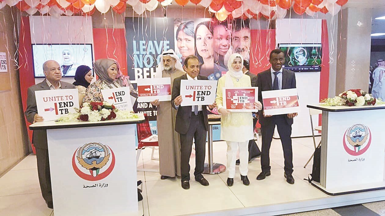 u0627u0644u0642u0637u0627u0646 u0648u0645u0634u0627u0631u0643u0648u0646 u064au062du0645u0644u0648u0646 u0634u0639u0627u0631 u0627u0644u064au0648u0645 u0627u0644u0639u0627u0644u0645u064a u0644u0644u062fu0631u0646