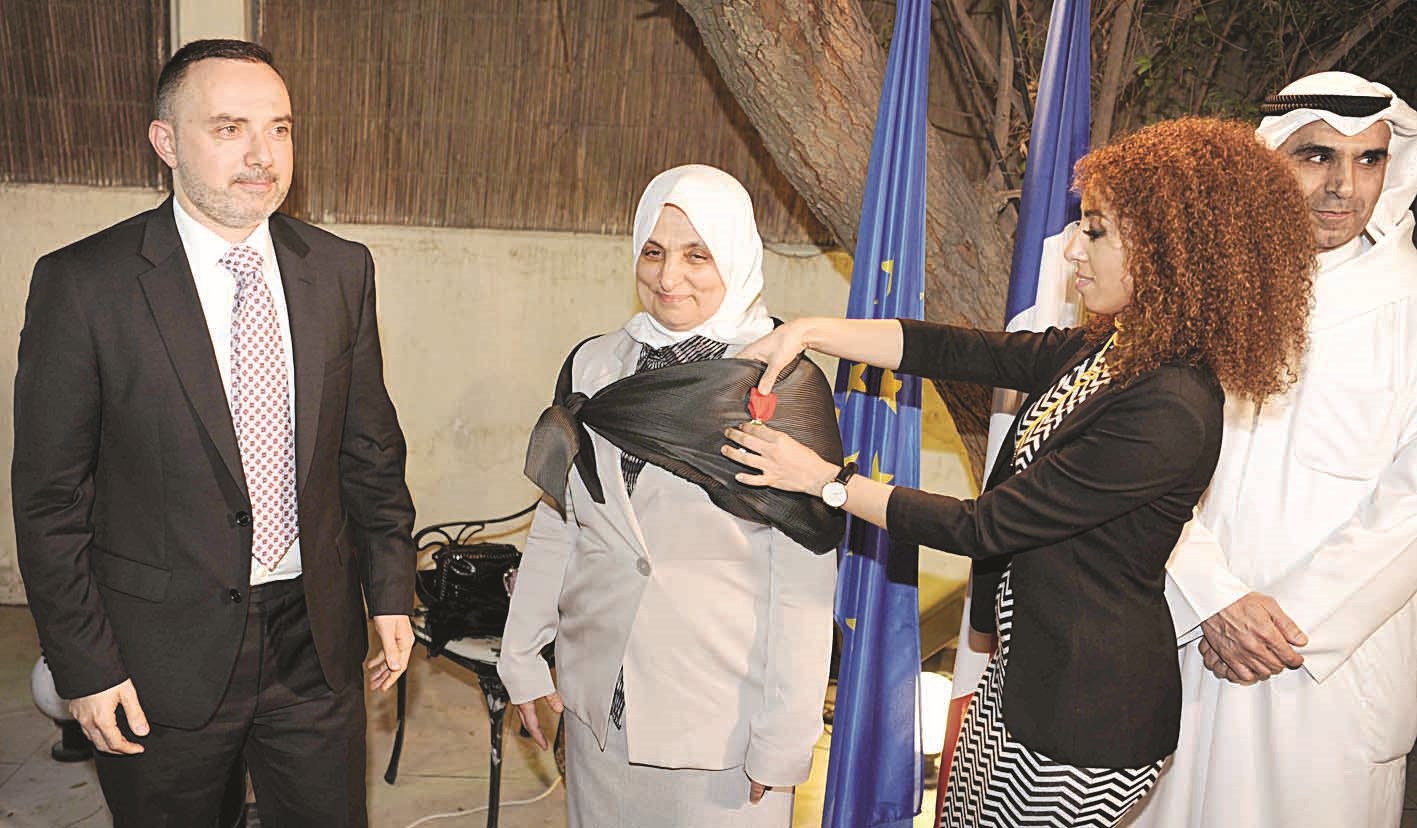 u0627u0644u0633u0641u064au0631 u0627u0644u0641u0631u0646u0633u064a u064au0642u0644u062f u0627u0644u0635u0628u064au062d u0627u0644u0648u0633u0627u0645 u0628u062du0636u0648u0631 u0627u0644u0633u0641u064au0631 u0627u0644u0635u0628u064au062d         (u062au0635u0648u064au0631 u0637u0627u0631u0642 u0639u0632u0627u0644u062fu064au0646)