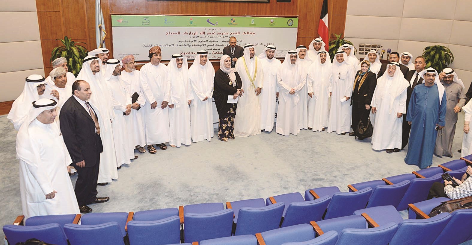 u0627u0644u0645u0639u062au0648u0642 u0648u0627u0644u0623u0646u0635u0627u0631u064a u0648u0627u0644u0639u0631u0627u062fu064a u0648u0627u0644u0642u0634u0639u0627u0646 u064au062au0648u0633u0637u0648u0646 u0627u0644u0645u0634u0627u0631u0643u064au0646 u0641u064a u0627u0644u0645u0644u062au0642u0649 (u062au0635u0648u064au0631 u0632u0643u0631u064au0627 u0639u0637u064au0629)