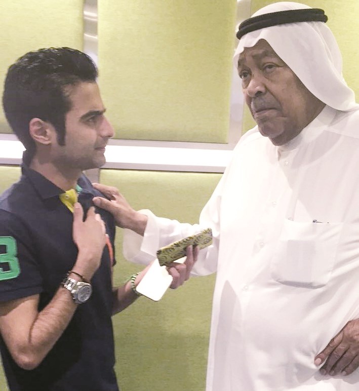 الفرج متحدثاً إلى الزميل حمود العنزي