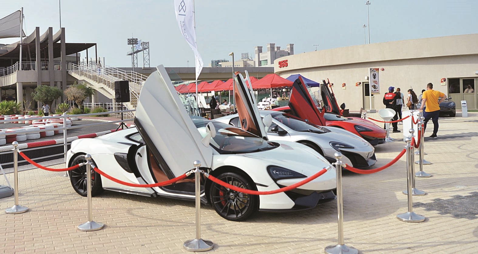 اليوم المفتوح شمل تجربة قيادة السيارات الرياضية