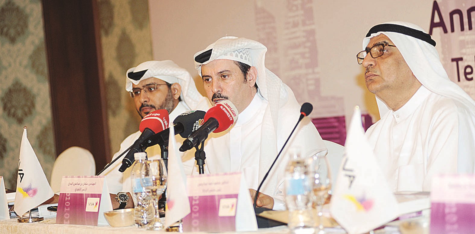 u0627u0644u0628u062fu0631u0627u0646 u0645u062au0648u0633u0651u0637u0627u064b u0639u0628u062fu0627u0644u0631u062du0645u0646 u0648u0627u0644u0642u0637u0639u064a (u062au0635u0648u064au0631 u0643u0631u0645 u0630u064au0627u0628)