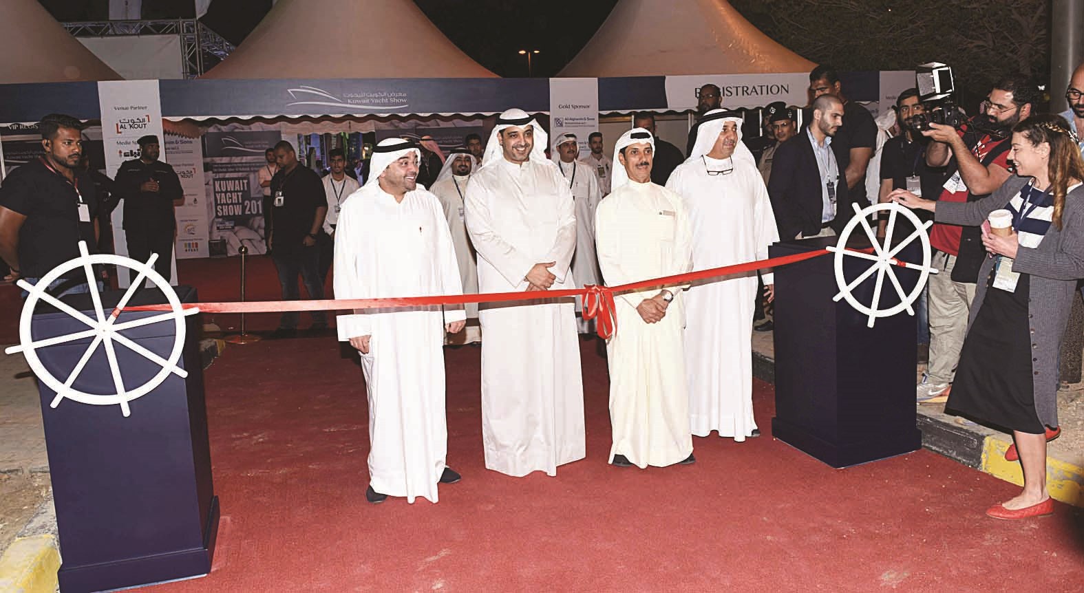 u0645u062du0645u062f u0627u0644u0639u0628u062fu0627u0644u0644u0647 u0648u0627u0644u0645u0631u0632u0648u0642 u064au0641u062au062au062du0627u0646 u0627u0644u0645u0639u0631u0636 (u062au0635u0648u064au0631 u0637u0627u0631u0642 u0639u0632u0627u0644u062fu064au0646)