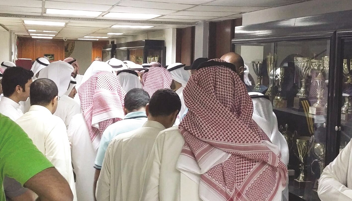 u0635u0641u0648u0641 u0637u0648u064au0644u0629 u0645u0646 u0627u0644u0645u0633u0627u0647u0645u064au0646 u062au062au062du0631u0643 u0641u064a u0623u0645u0627u0643u0646 u0636u064au0642u0629!