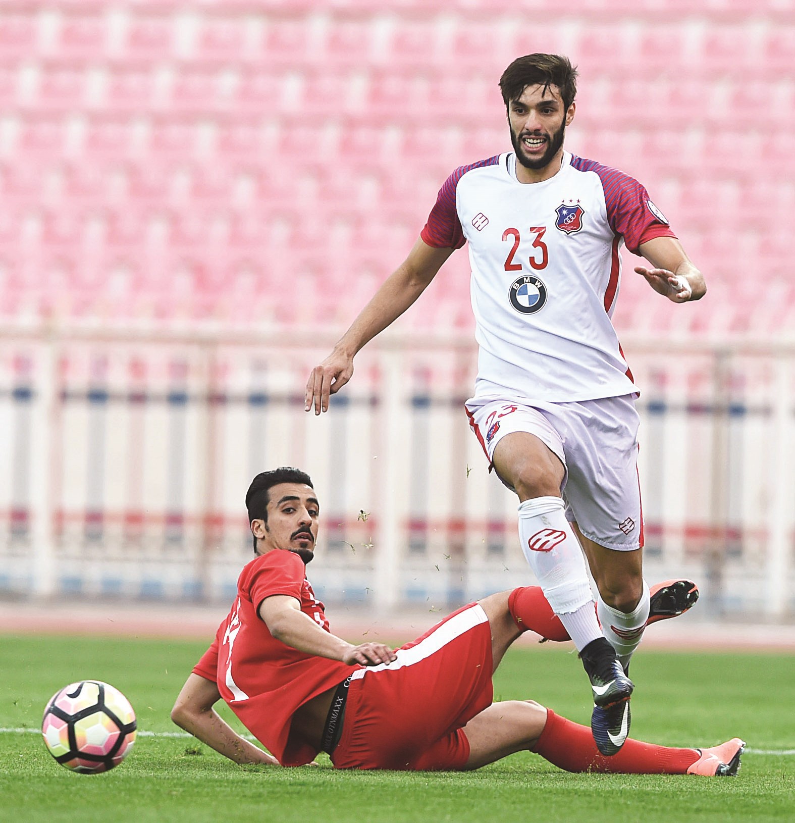 u0627u0644u0645u063au0631u0628u064a u0639u0627u062fu0644 u0627u0644u0631u062du064au0644u064a u0646u062cu0645 u00abu0627u0644u0643u0648u064au062au00bb u062eu0644u0627u0644 u0627u0644u0645u0628u0627u0631u0627u0629 u0623u0645u0627u0645 u0627u0644u0641u062du064au062du064au0644      (u062au0635u0648u064au0631 u062cu0627u0633u0645 u0628u0627u0631u0648u0646)