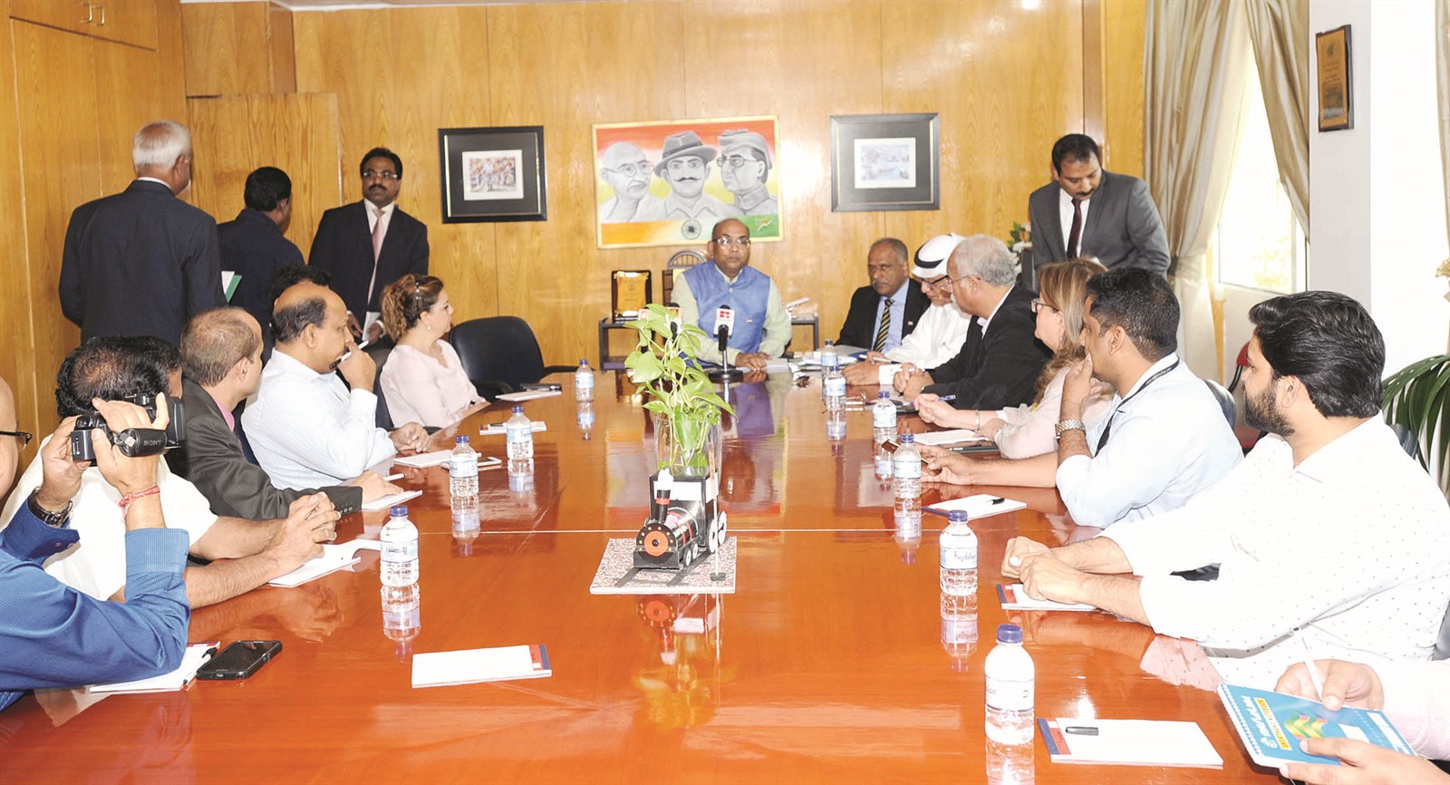 u0627u0644u0633u0641u064au0631 u062cu064au0646 u062eu0644u0627u0644 u0627u0644u0645u0624u062au0645u0631 u0627u0644u0635u062du0627u0641u064a (u062au0635u0648u064au0631 u0643u0631u0645 u0630u064au0627u0628)