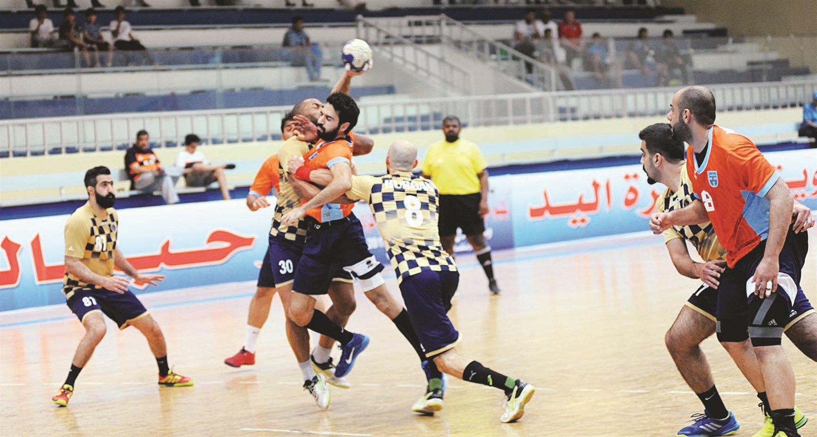 u0644u0642u0637u0629 u0645u0646 u0645u0628u0627u0631u0627u0629 u0627u0644u0623u0645u0633 u0628u064au0646 u0628u0631u0642u0627u0646 u0648u0643u0627u0638u0645u0629        (u062au0635u0648u064au0631 u0643u0631u0645 u062fu064au0627u0628)