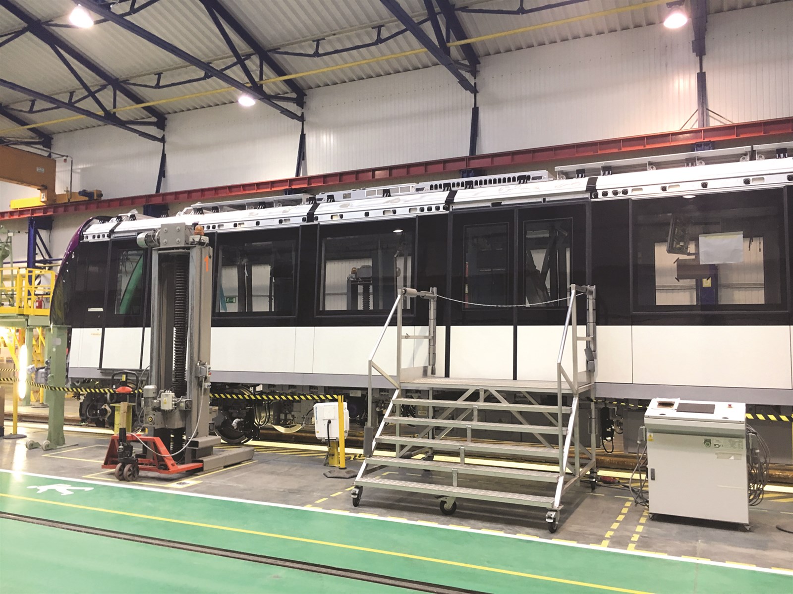 وضع اللمسات الأخيرة على إحدى الوحدات