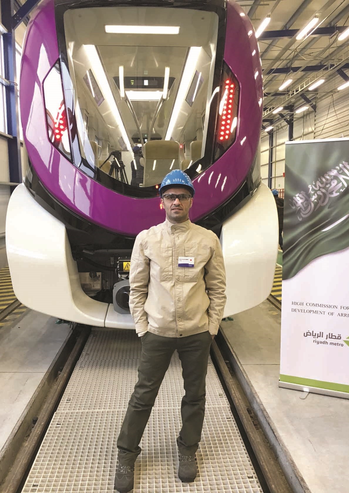 الزميل محمد الحايك أمام إحدى العربات الجاهزة