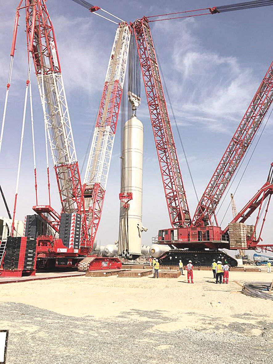 جانب من تركيب أحد مفاعلات المصفاة