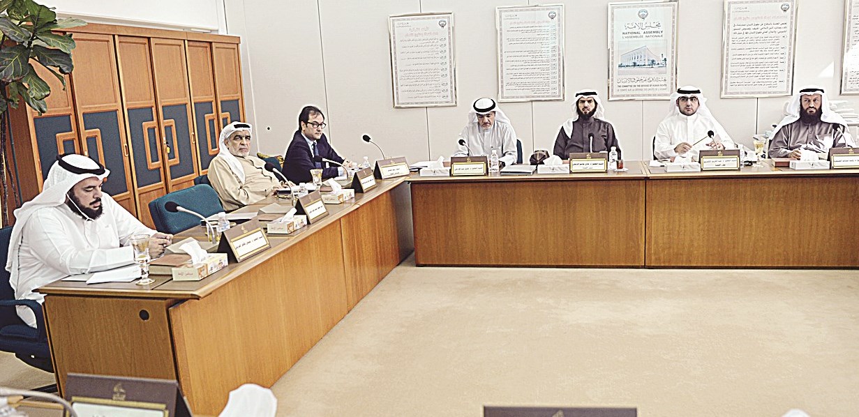 u062cu0627u0646u0628 u0645u0646 u0627u062cu062au0645u0627u0639 u0627u0644u0644u062cu0646u0629 (u062au0635u0648u064au0631 u0646u0627u064au0641 u0627u0644u0639u0642u0644u0629)