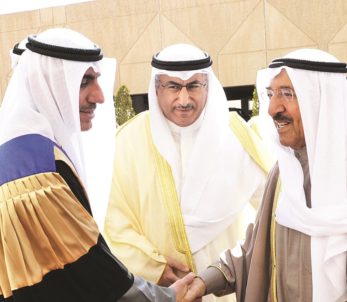 سمو الأمير لدى وصوله لمكان الحفل