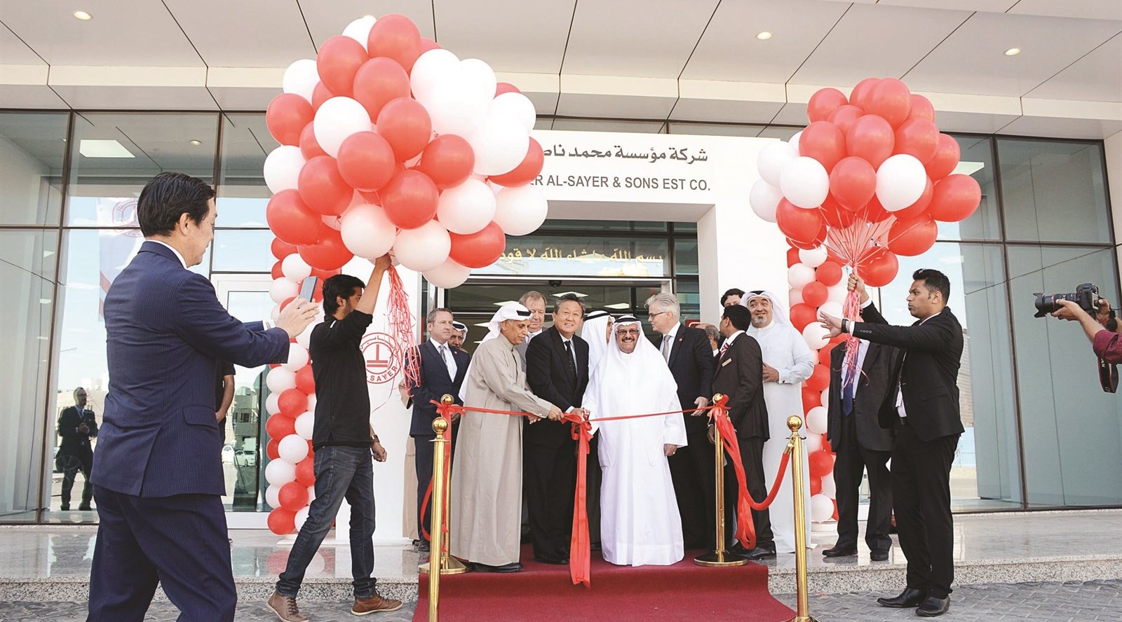 قص شريط الافتتاح