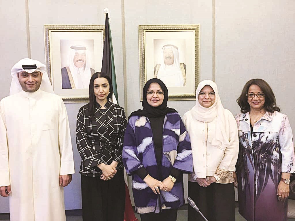 u0627u0644u0645u0636u0641 u0645u0639 u0627u0644u0645u0634u0627u0631u0643u064au0646 u0641u064a u0627u0644u0645u0624u062au0645u0631 u0627u0644u0635u062du0627u0641u064a