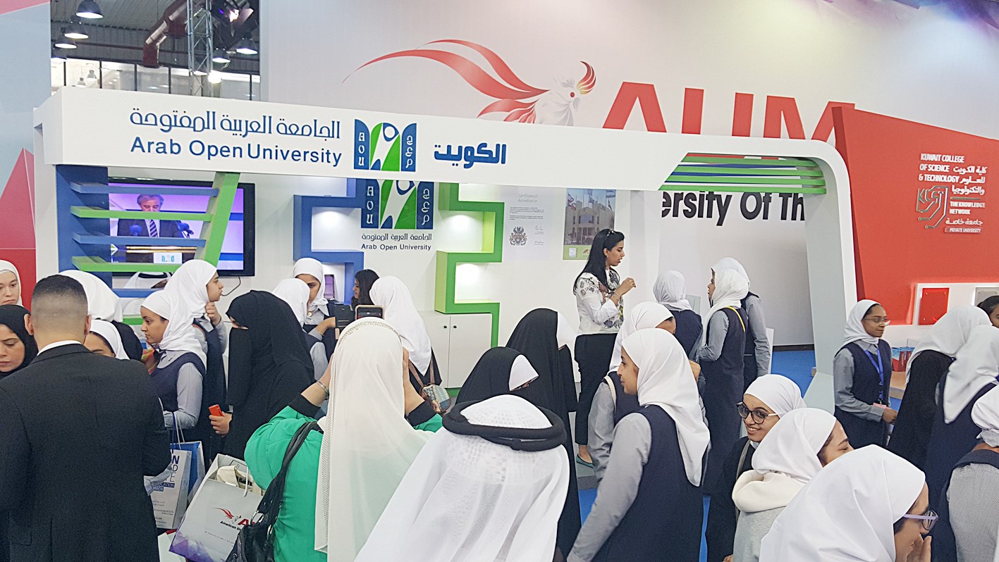 طالبات الثانوية يستطلعن مستقبلهن التعليمي