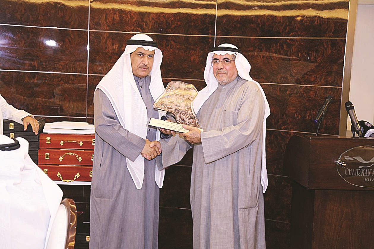 u0627u0644u0644u0648u0627u0621 u0639u0635u0627u0645 u0627u0644u0646u0647u0627u0645 u064au062au0633u0644u0645 u062fu0631u0639u0627u064b u0645u0646 u062eu0627u0644u062f u0627u0644u0639u0648u062fu0629