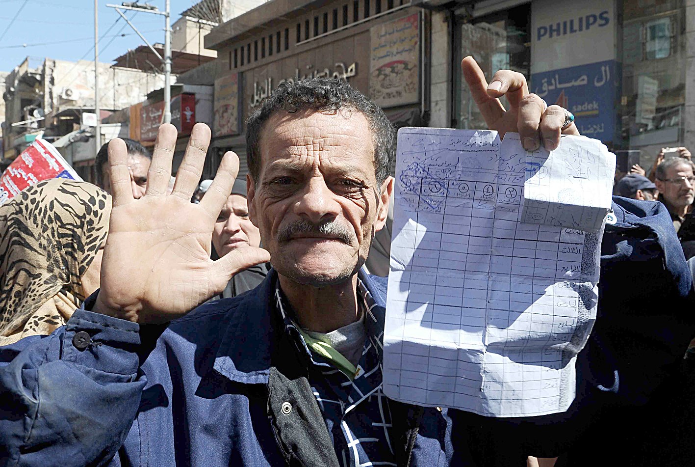 u0645u0635u0631u064a u064au062du0645u0644 u0648u062bu064au0642u0629 u062eu0644u0627u0644 u062au0638u0627u0647u0631u0629 u0636u062f u062eu0641u0636 u062fu0639u0645 u0627u0644u062eu0628u0631 u0623u0645u0627u0645 u0645u0643u062au0628 u062du0643u0648u0645u064a u0641u064a u0627u0644u0625u0633u0643u0646u062fu0631u064au0629  (u0627 u0641 u0628)