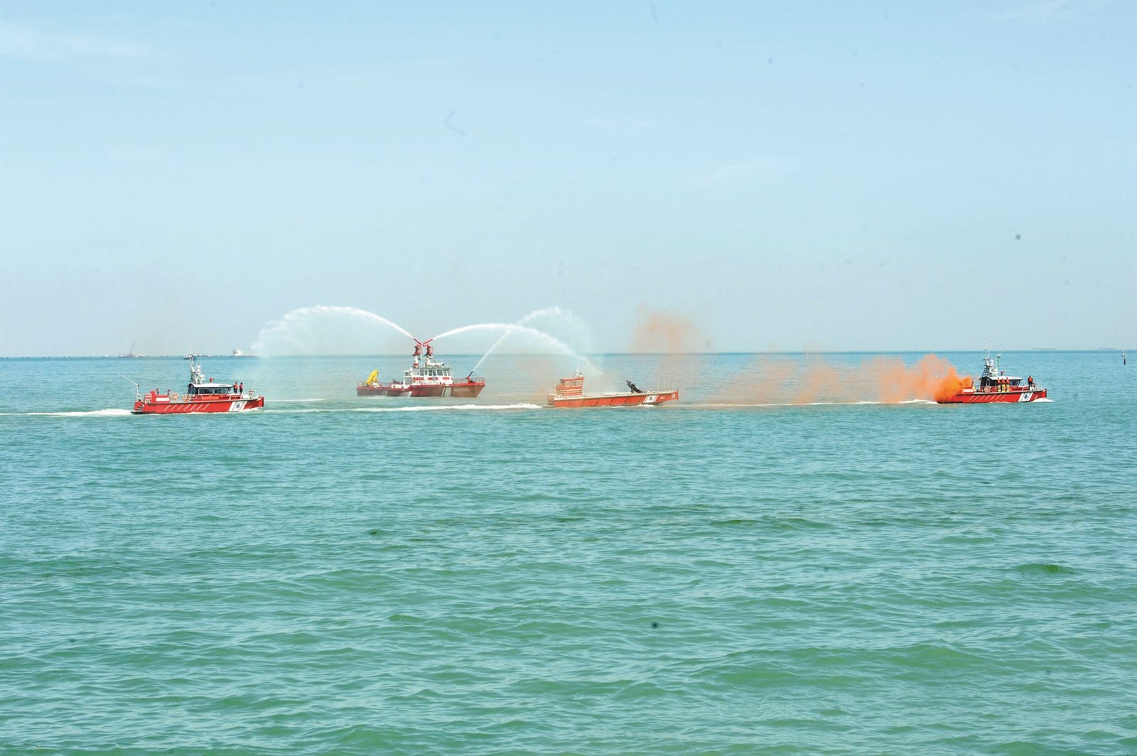 u0639u0631u0636 u0644u0632u0648u0627u0631u0642 u0627u0644u0625u0646u0642u0627u0630 u0627u0644u0628u062du0631u064a u0628u0627u0644u0645u0646u0627u0633u0628u0629  b (u062au0635u0648u064au0631 u0637u0627u0631u0642 u0639u0632u0627u0644u062fu064au0646)