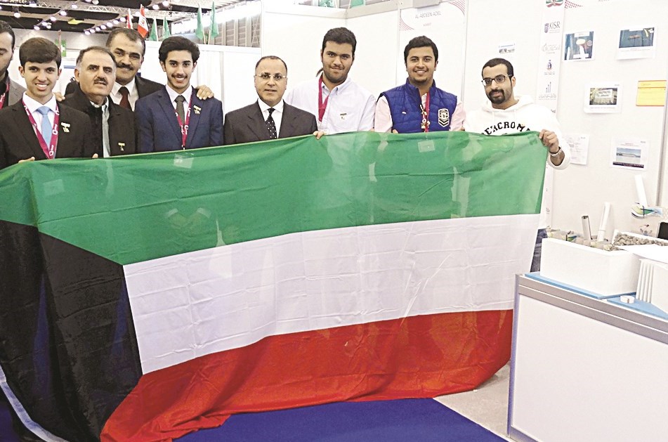 u0627u0644u0633u0641u064au0631 u0627u0644u063au0646u064au0645 u0645u0639 u0627u0644u0641u0631u064au0642 u0627u0644u0643u0648u064au062au064a u0627u0644u0645u0634u0627u0631u0643 u0641u064a u0645u0639u0631u0636 u062cu0646u064au0641 u0644u0644u0627u062eu062au0631u0627u0639u0627u062a