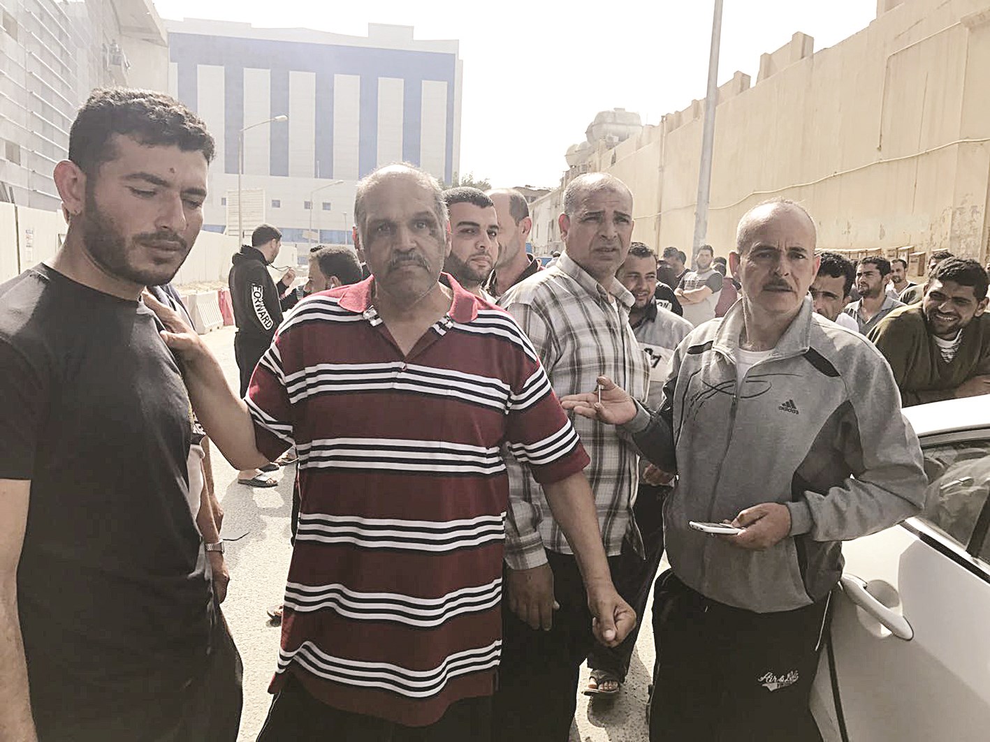 u0627u0644u0635u064au0627u062fu0648u0646 u062eu0631u062cu0648u0627 u0625u0644u0649 u0627u0644u0634u0627u0631u0639 u064au062du062au062cu0648u0646 u0639u0644u0649 u0642u0631u0627u0631 u0625u062eu0644u0627u0626u0647u0645 u0645u0646 u0627u0644u0633u0643u0646