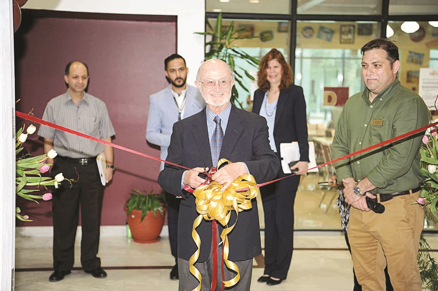 u0633u0648u0644u064au0641u0627u0646 u064au0641u062au062au062d u0627u0644u0645u0639u0631u0636  (u062au0635u0648u064au0631 u0637u0627u0631u0642 u0639u0632u0627u0644u062fu064au0646)