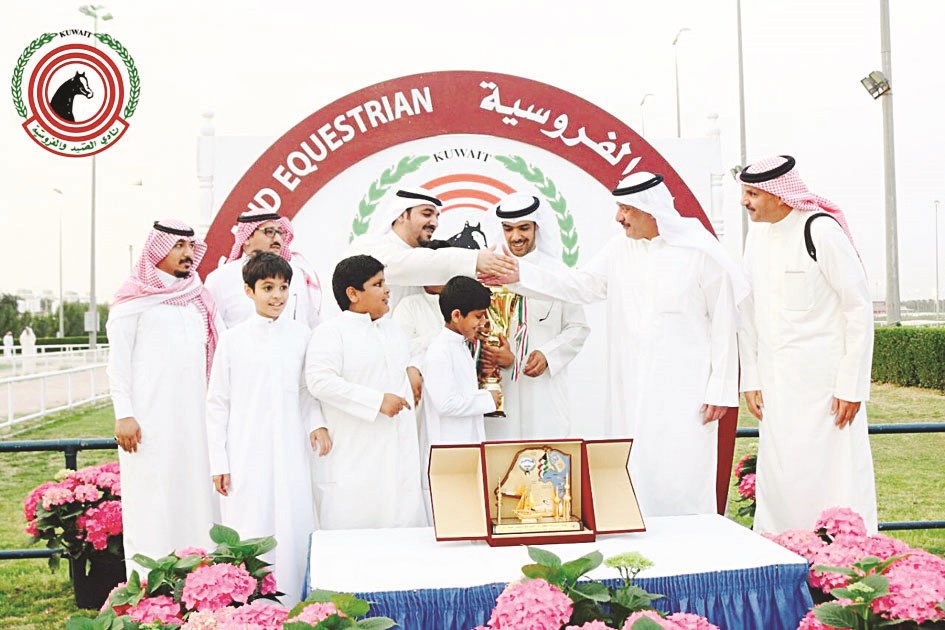 u0627u0644u062du0645u064au0636u064a u0648u0627u0644u0637u064au0627u0631 u064au0633u0644u0645u0627u0646 u0627u0644u0643u0623u0633 u0625u0644u0649 u0639u0645u062fu0627u0621 u0625u0633u0637u0628u0644 u0627u0644u062au062du0631u064au0631