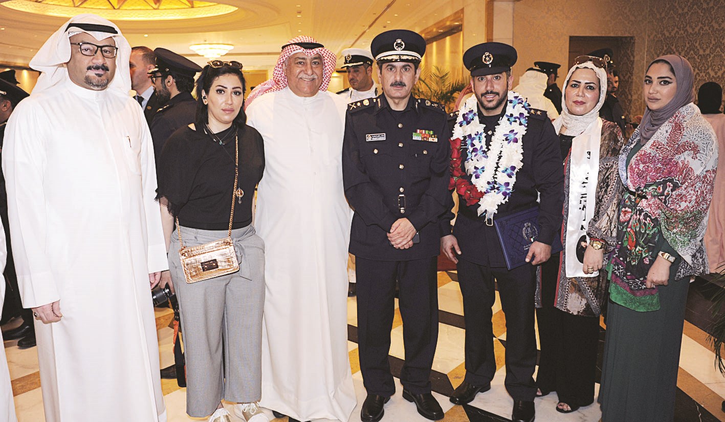 المكراد مع الخريج مشاري البلوشي وعائلته