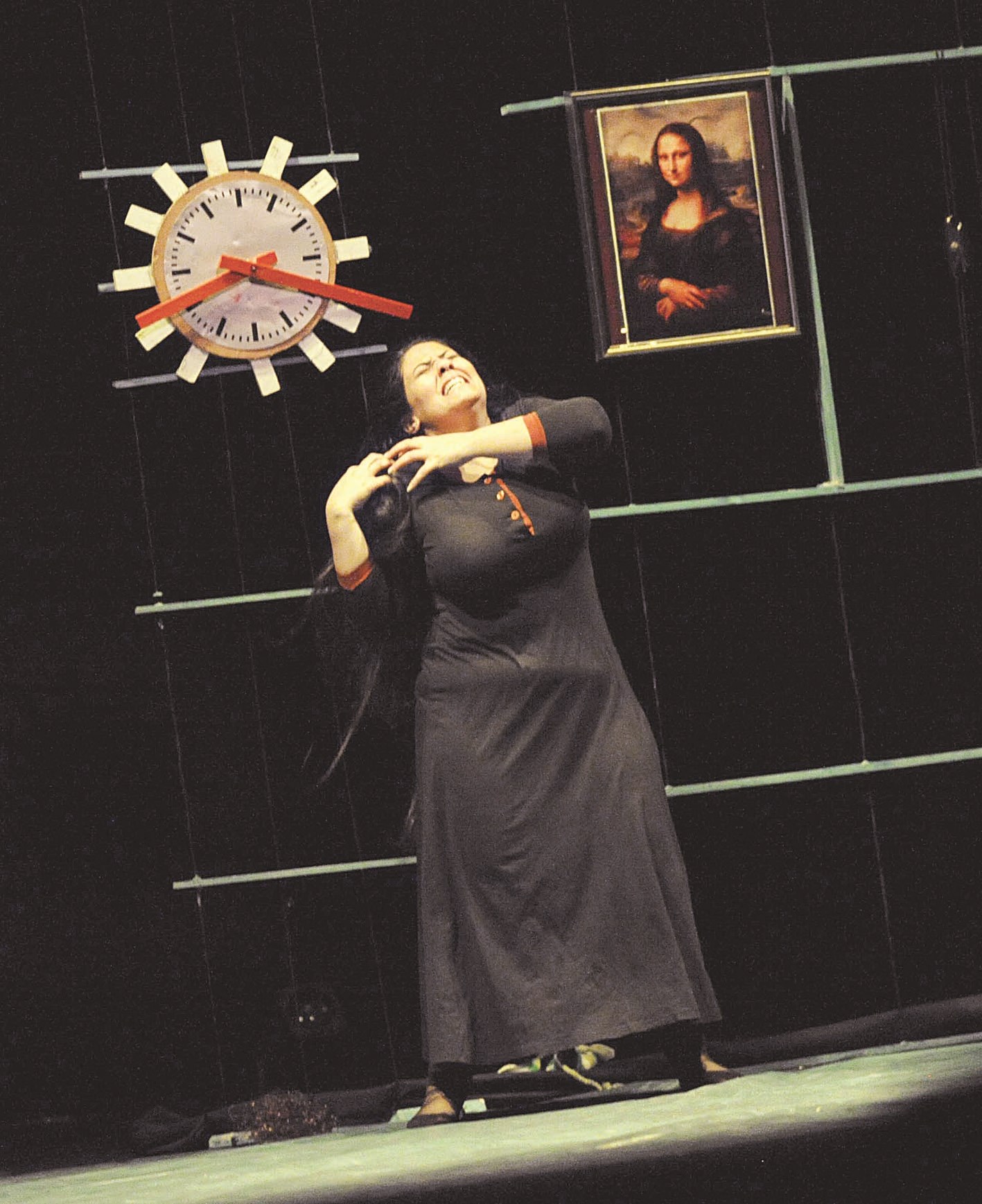 u0631u0646u062fu0629 u0639u0628u062fu0627u0644u0644u0637u064au0641 u062au0635u0627u0631u0639 u0628u0635u0645u062a u0641u064a u00abu0628u0643u0627u0621 u0627u0644u0645u0648u0646u0627u0644u064au0632u0627u00bb