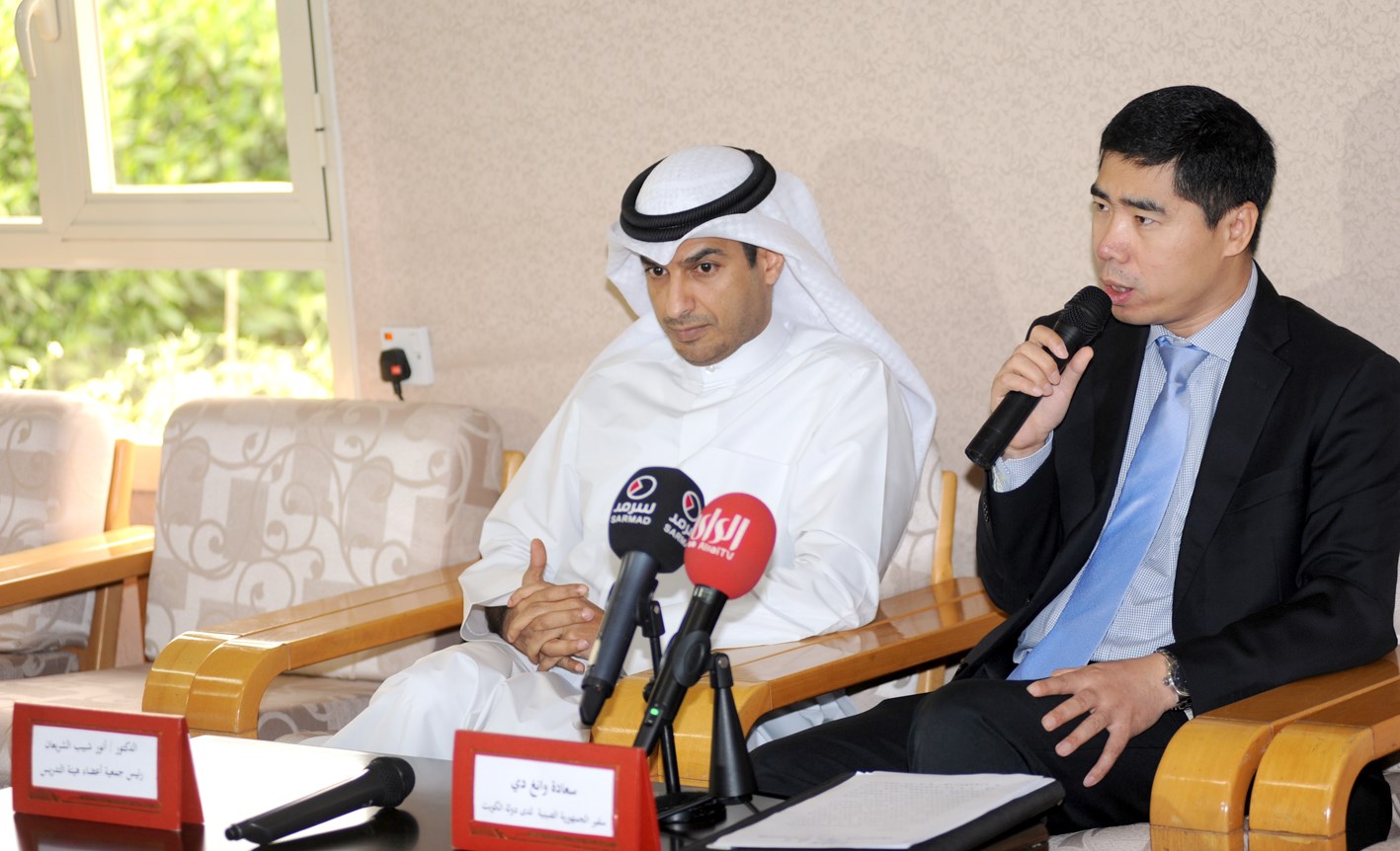 u0627u0644u0634u0631u064au0639u0627u0646 u0648u0627u0644u0633u0641u064au0631 u0627u0644u0635u064au0646u064a u064au062au062du062fu062bu0627u0646 u0641u064a u0627u0644u0645u0624u062au0645u0631 u0627u0644u0635u062du0627u0641u064a   (u062au0635u0648u064au0631 u0643u0631u0645 u062fu064au0627u0628)