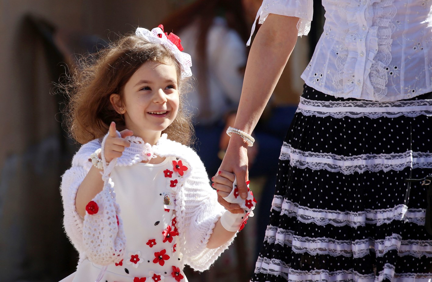 u0637u0641u0644u0629 u0633u0648u0631u064au0629 u0641u064a u0637u0631u064au0642u0647u0627 u0644u0644u0627u062du062au0641u0627u0644 u0628u0639u064au062f u0627u0644u0641u0635u062d u0641u064a u0627u0644u0642u0627u0645u0634u0644u064a u0634u0645u0627u0644 u0634u0631u0642u064a u0633u0648u0631u064au0629 (u0627 u0641 u0628)