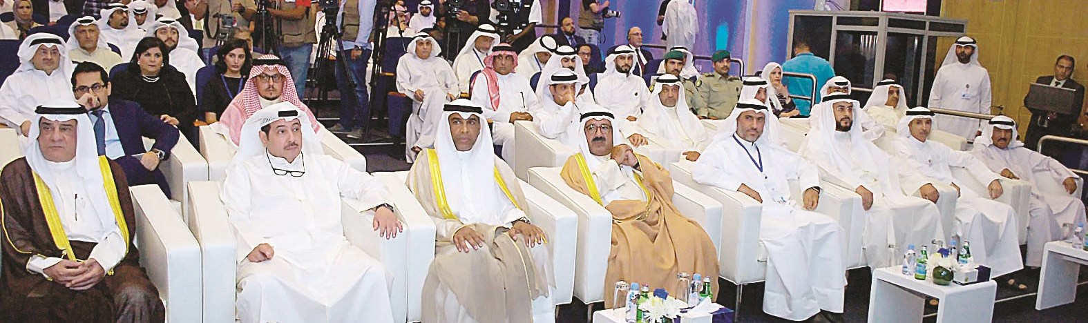 u0646u0627u0635u0631 u0635u0628u0627u062d u0627u0644u0623u062du0645u062f u064au062au0648u0633u0637 u0643u0628u0627u0631 u0627u0644u062du0636u0648u0631 u0641u064a u0627u0644u0646u062fu0648u0629 (u062au0635u0648u064au0631 u0628u0633u0627u0645 u0632u064au062fu0627u0646)