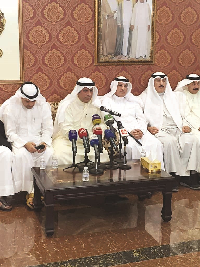 u0627u0644u0639u0632u0628 u0645u062au062du062fu062bu0627 u0641u064a u0627u0644u062fu064au0648u0627u0646u064au0629