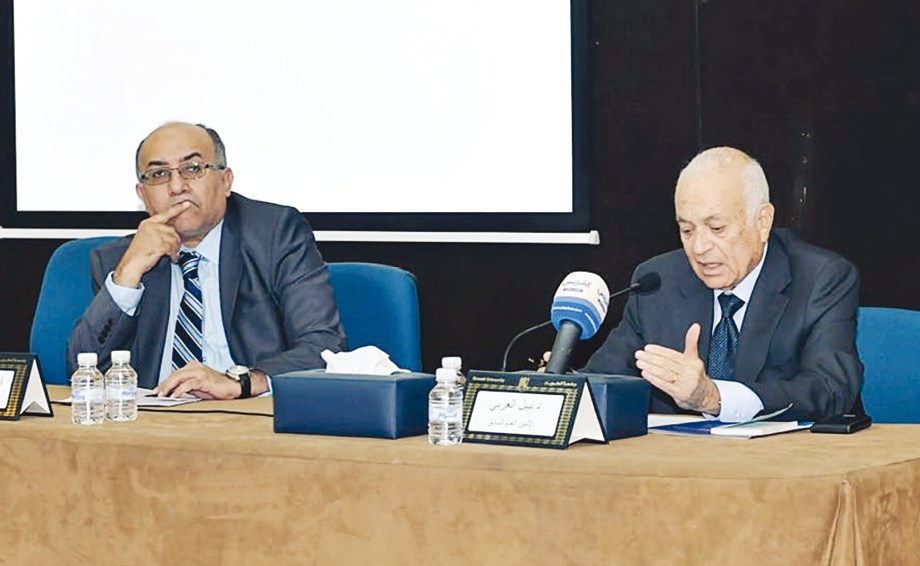 u0627u0644u0639u0631u0628u064a u0645u062au062du062fu062bu0627u064b u0648u0627u0644u0649 u062cu0627u0646u0628u0647 u0627u0644u0634u0627u064au062cu064a (u062au0635u0648u064au0631 u0637u0627u0631u0642 u0639u0632u0627u0644u062fu064au0646)