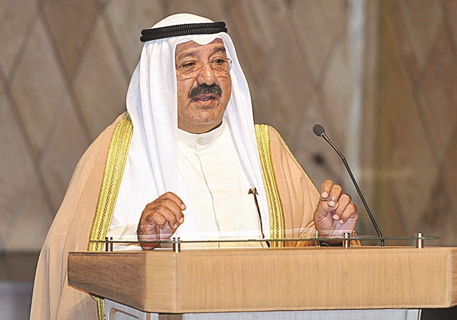 ناصر صباح الأحمد متحدثا في المنتدى