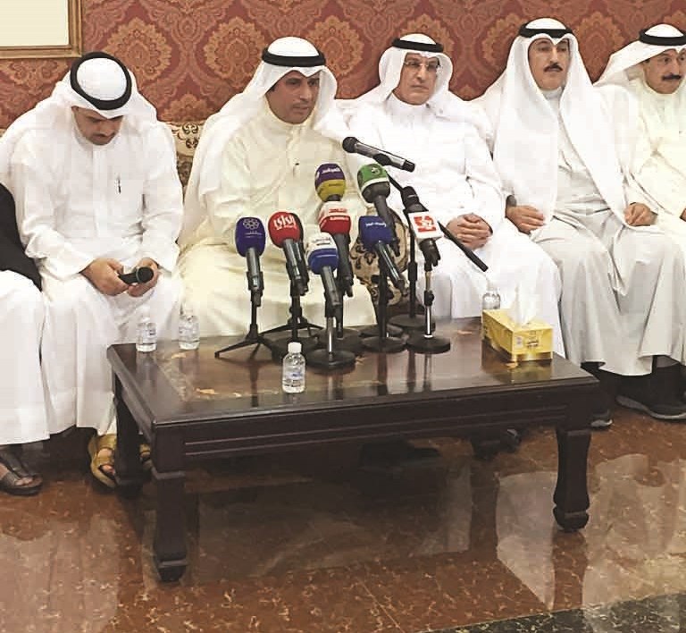 u0627u0644u0639u0632u0628 u0645u062au062du062fu062bu0627 u0641u064a u0627u0644u062fu064au0648u0627u0646u064au0629