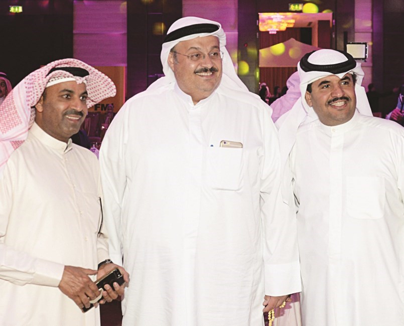 الزميل وليد الجاسم يتوسط دعيج الخليفة وطارق العلي