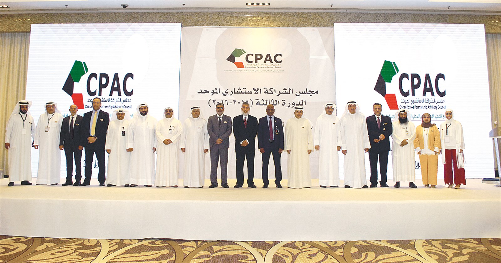 u0627u0644u0639u064au0633u0649 u0648u0627u0644u062eu0631u0627u0641u064a u064au062au0648u0633u0651u0637u0627u0646 u0627u0644u0645u0634u0627u0631u0643u064au0646 u0641u064a u0627u0644u062du0641u0644 (u062au0635u0648u064au0631 u0628u0633u0627u0645 u0632u064au062fu0627u0646)