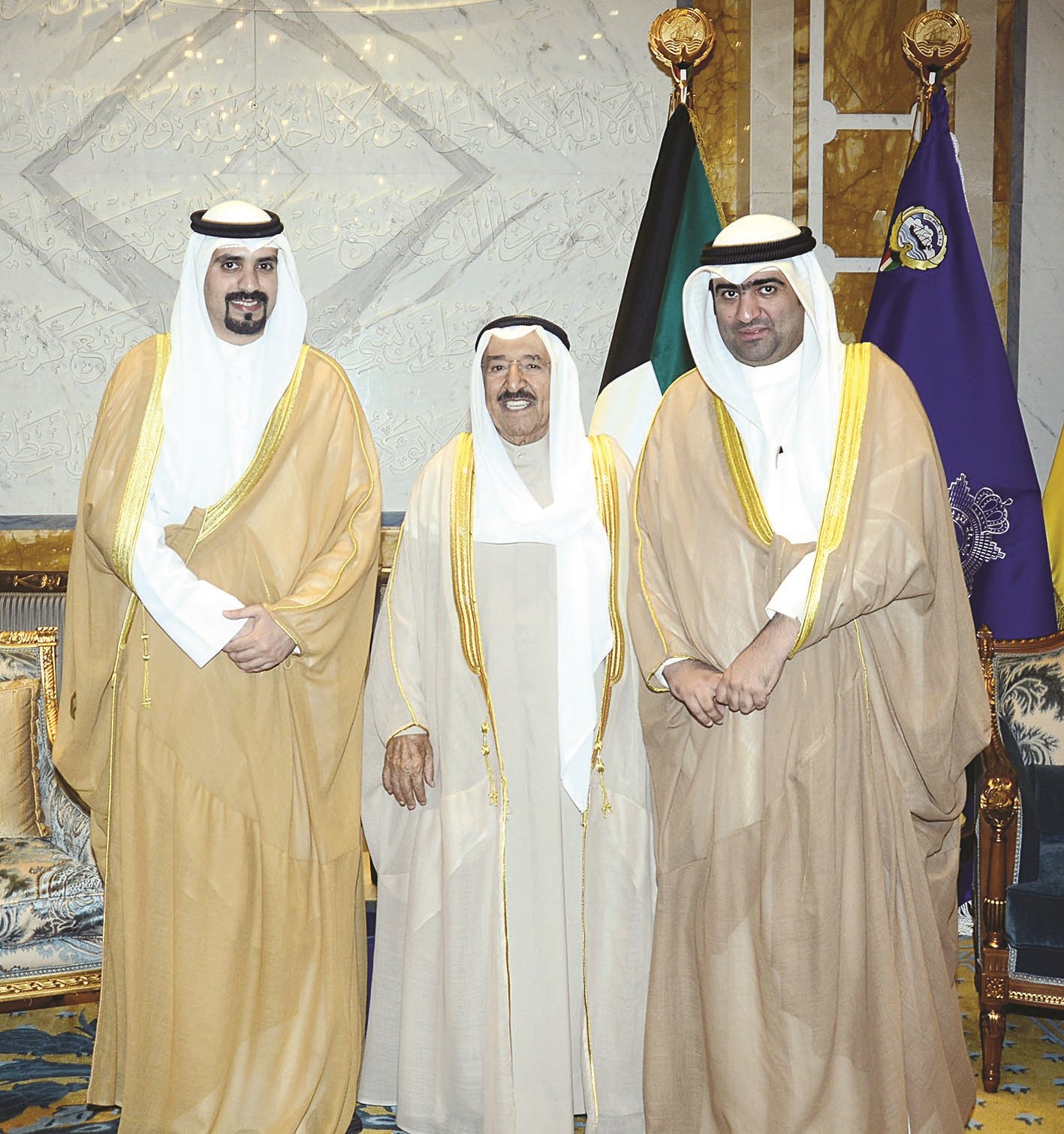 صاحب السمو متوسطاً خالد الروضان ومشعل الجابر