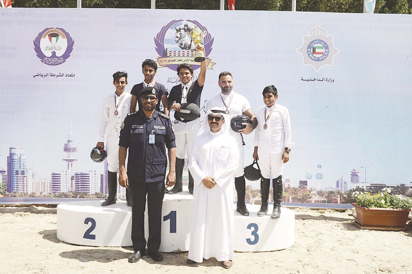 u0648u0644u064au062f u0627u0644u0634u0647u0627u0628 u0648u0639u0644u064a u0627u0644u0648u0647u064au0628 u064au062au0648u0633u0637u0627u0646 u0623u0628u0637u0627u0644 u0627u0644u0641u0626u0629 u0627u0644u0645u0628u062au062fu0626u0629  (u062au0635u0648u064au0631 u0632u0643u0631u064au0627 u0639u0637u064au0629)