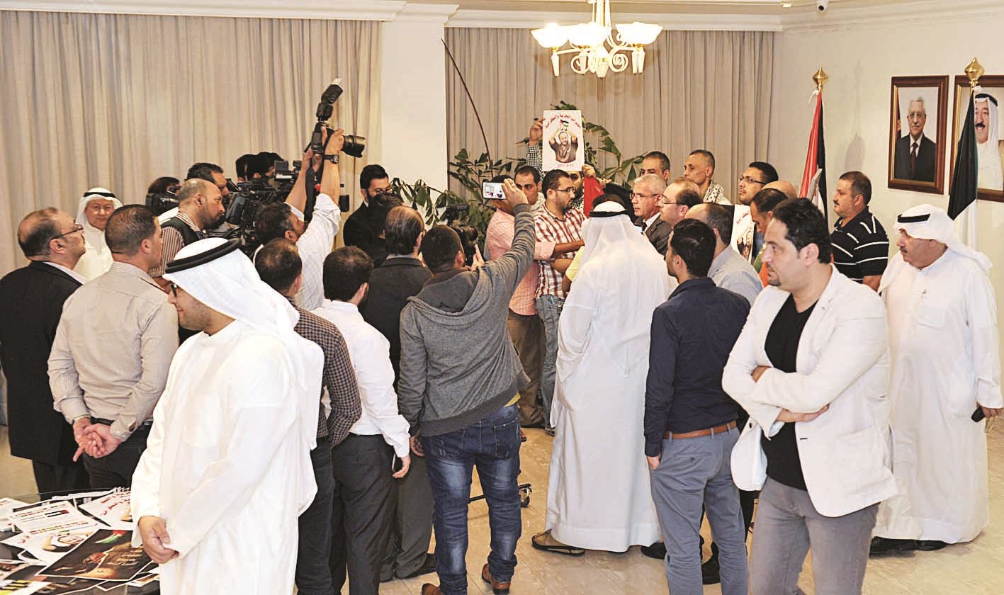 u062cu0627u0646u0628 u0645u0646 u0627u0644u0645u0634u0627u0631u0643u064au0646 u0641u064a u0627u0644u0648u0642u0641u0629 u0627u0644u062au0636u0627u0645u0646u064au0629 (u062au0635u0648u064au0631 u0633u0639u062f u0647u0646u062fu0627u0648u064a)