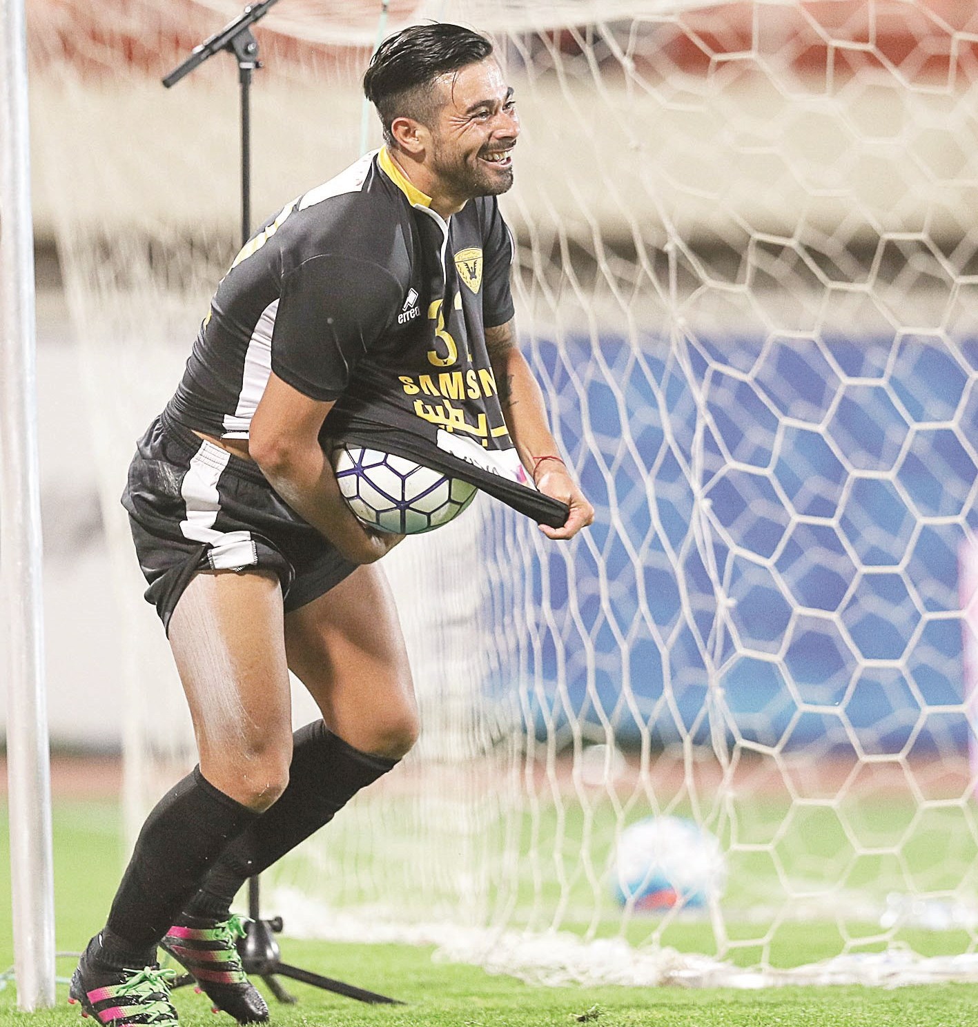 u0627u0644u0623u0631u062cu0646u062au064au0646u064a u0628u0644u0627u0646u0643u0648 u0641u0631u0636 u0646u0641u0633u0647 u0628u0642u0648u0629 u0645u0639 u0627u0644u0642u0627u062fu0633u064au0629 u062eu0644u0627u0644 u0627u0644u0623u0633u0627u0628u064au0639 u0627u0644u0623u062eu064au0631u0629 (u0627u0644u0623u0632u0631u0642 u062fu0648u062a u0643u0648u0645)