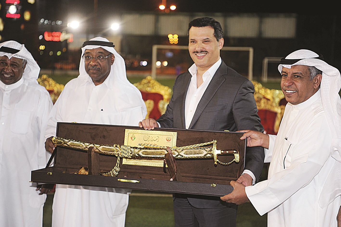 u062fu0631u0639 u062au0630u0643u0627u0631u064au0629 u0644u0644u0648u0632u064au0631 u0627u0644u062du0631u0628u064a  (u062au0635u0648u064au0631 u0637u0627u0631u0642 u0639u0632u0627u0644u062fu064au0646)