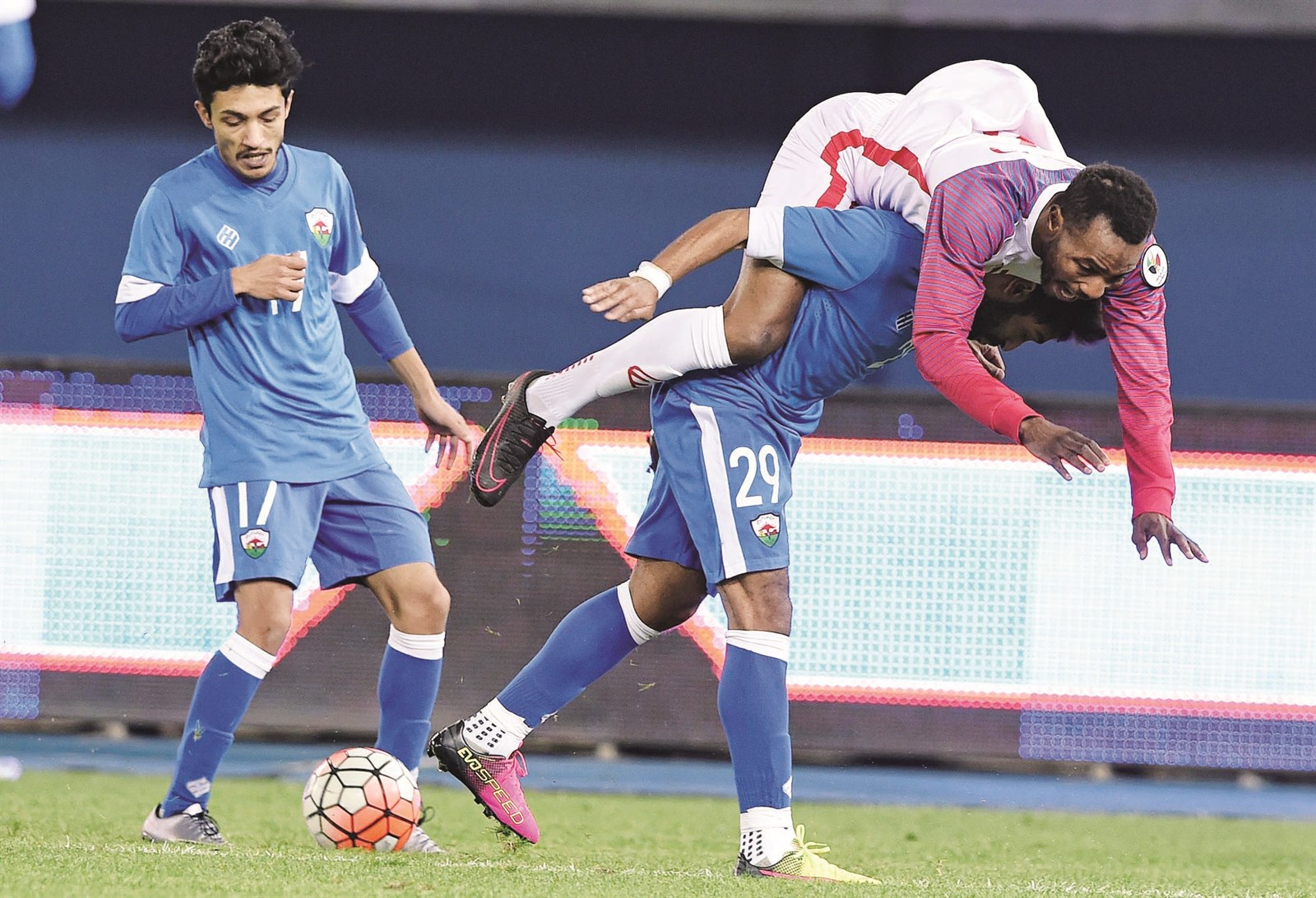 u0647u0644 u064au0639u064au062f u00abu0627u0644u0643u0648u064au062au00bb u0627u0644u0643u0631u0651u0629 u0648u064au0639u0628u0631 u062du0627u062cu0632 u0627u0644u062cu0647u0631u0627u0621 u0645u062cu062fu062fu0627u064b u0627u0644u064au0648u0645u061f        (u062au0635u0648u064au0631 u062cu0627u0633u0645 u0628u0627u0631u0648u0646)