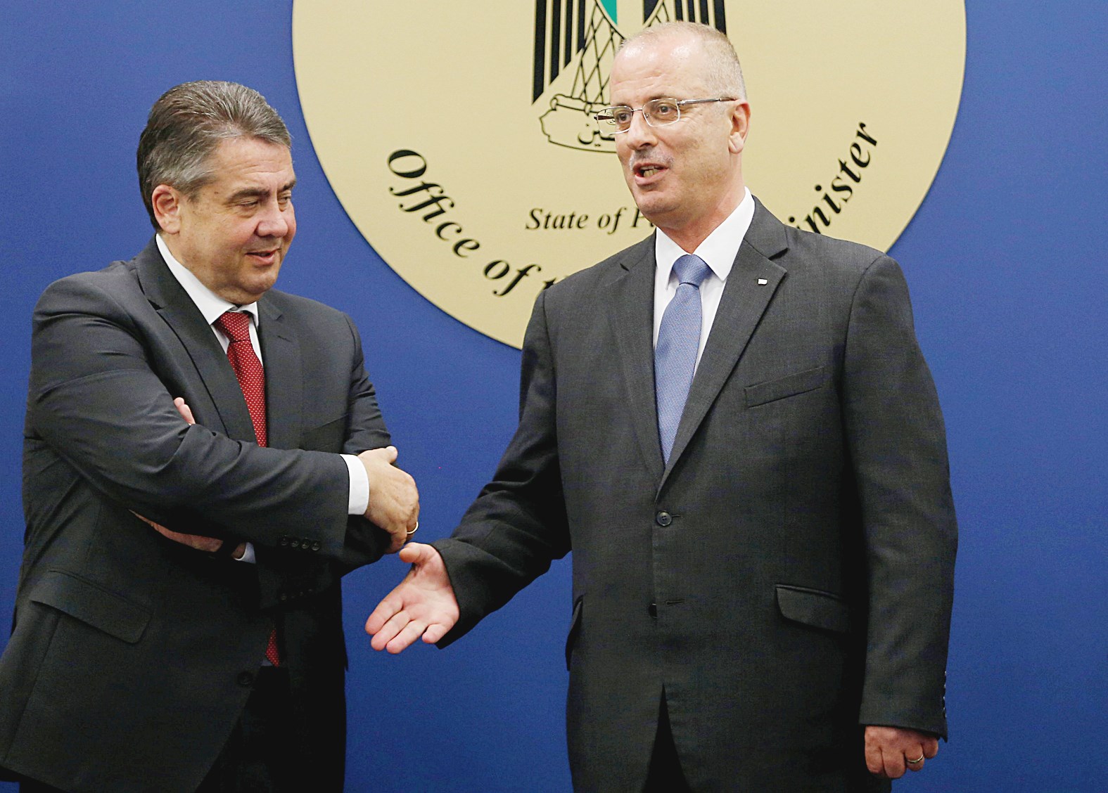 u0631u0626u064au0633 u0627u0644u0648u0632u0631u0627u0621 u0627u0644u0641u0644u0633u0637u064au0646u064a u0631u0627u0645u064a u0627u0644u062du0645u062fu0627u0644u0644u0647 u062eu0644u0627u0644 u0645u0624u062au0645u0631 u0635u062du0627u0641u064a u0645u0639 u0648u0632u064au0631 u0627u0644u062eu0627u0631u062cu064au0629 u0627u0644u0623u0644u0645u0627u0646u064a u0641u064a u0631u0627u0645 u0627u0644u0644u0647 (u0631u0648u064au062au0631u0632)